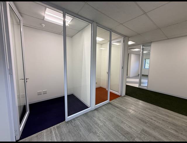 1,028M² OFFICE TO LET IN PARKTOWN